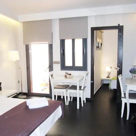 Barcelona Fifteen Central Aparthotel-2
