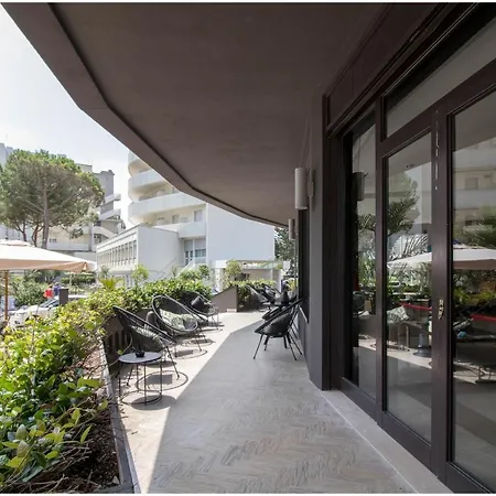 Hotel Caraibi - Breakfast Until 11-00&Dinner-Mirabilandia Partner-2