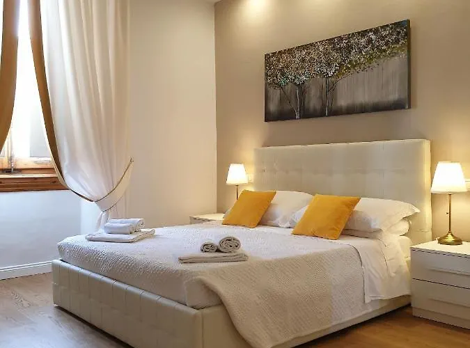 Bed and Breakfast Pink Wolf Firenze