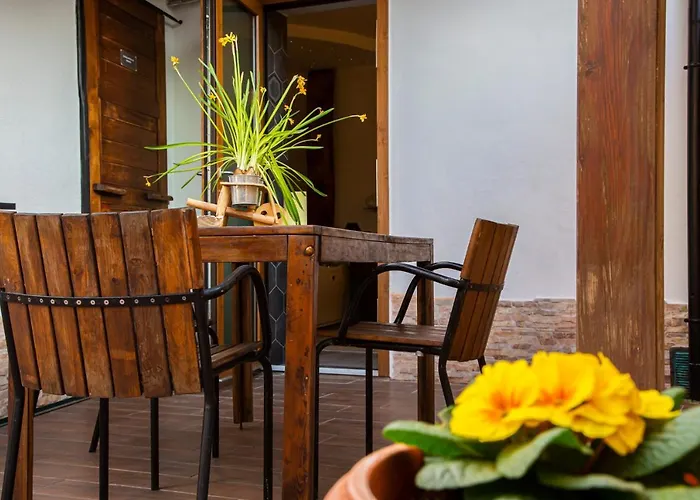 Suite Black And Wite Pisa