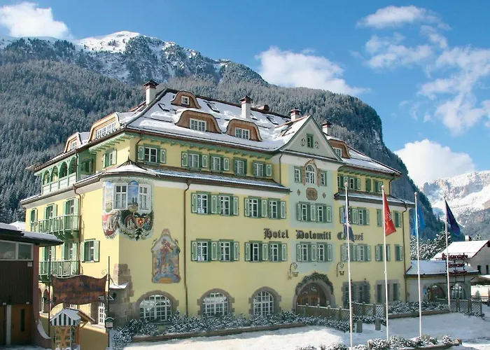 Hotel Dolomiti Schloss Canazei