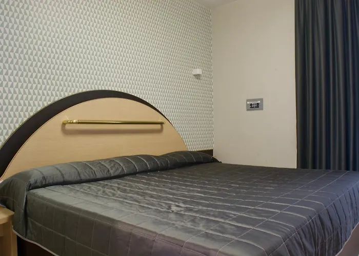 Sechi Hotel Milano With Parking