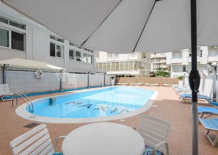 Hotel Arena Con Piscina Cattolica