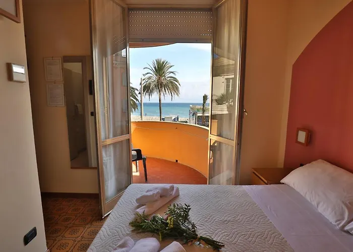 Hotel Xxv Aprile Casa Per Ferie Albenga
