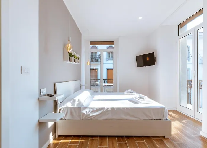 Central House - Apartments In Napoli