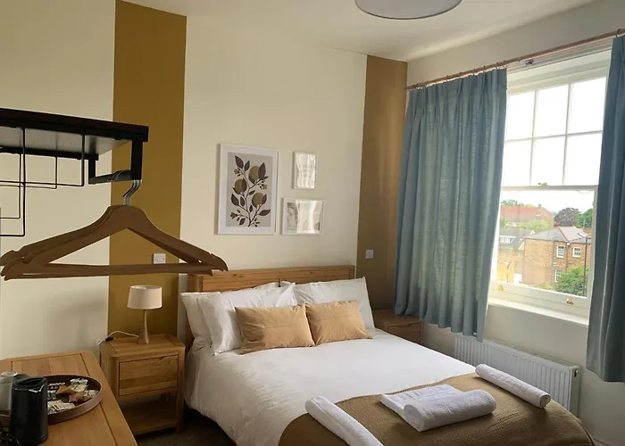 Hotel The Fox & Hounds Londra