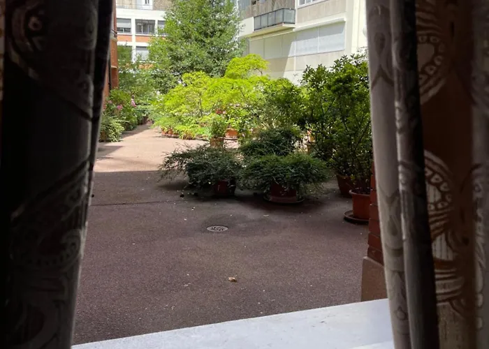 Bed and Breakfast Tour Montparnasse Parigi