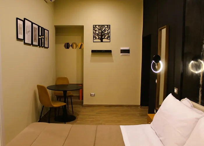 BlackWoody Contemporary Rooms - Napoli Centro Storico Via Toledo