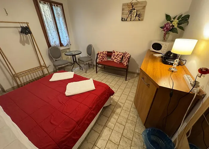 The Wolf House Greysclass Venezia