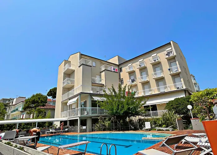 HOTEL TRIONFAL - Fronte Mare - Vicinissimi al Centro Milano Marittima