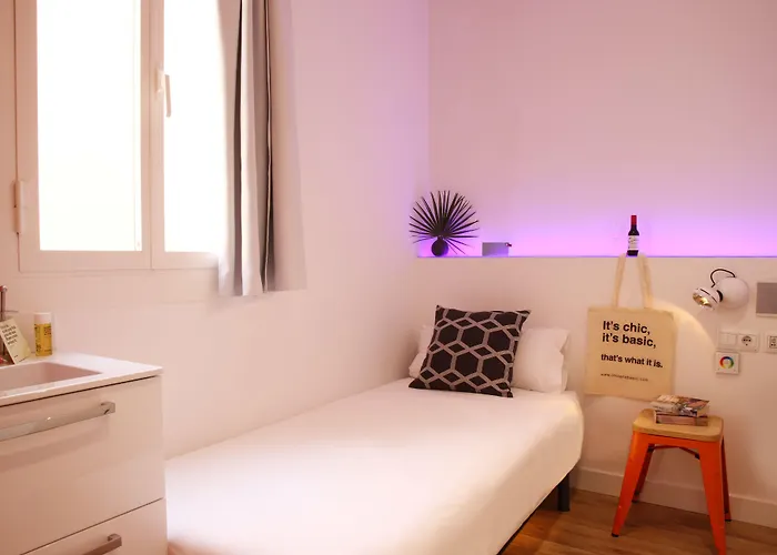 Chic & Basic Tallers Hostal Barcellona