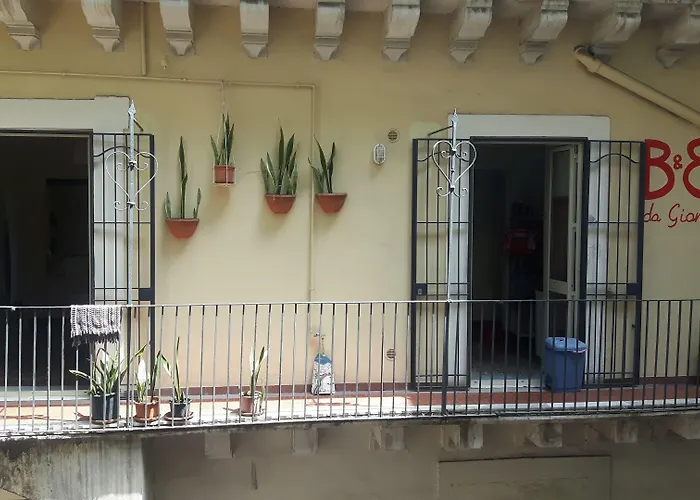 Da Gianni E Lucia Rooms With Bathroom In The City Center Catania