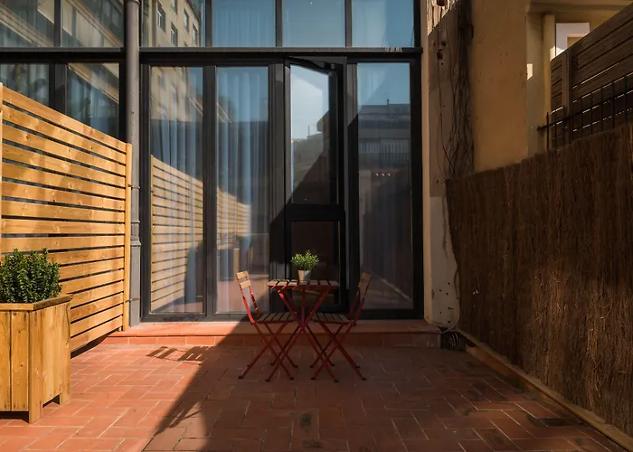 Hostal Live Natura Barcelona (Adults Only)