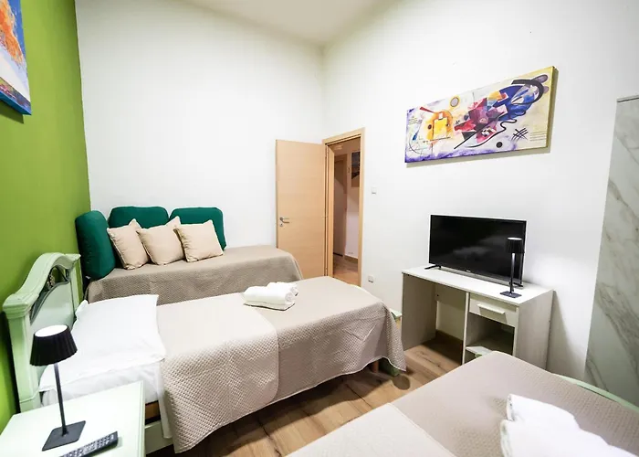 HOME Joséphine, a due passi dalla Reggia,Giardino,parcheggio,Cucina,il tuo comfort prima di tutto Caserta