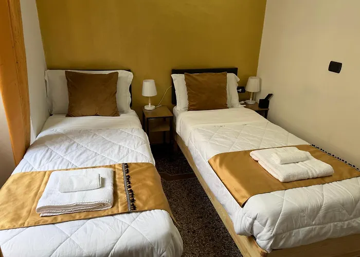 Genova Gold Rooms
