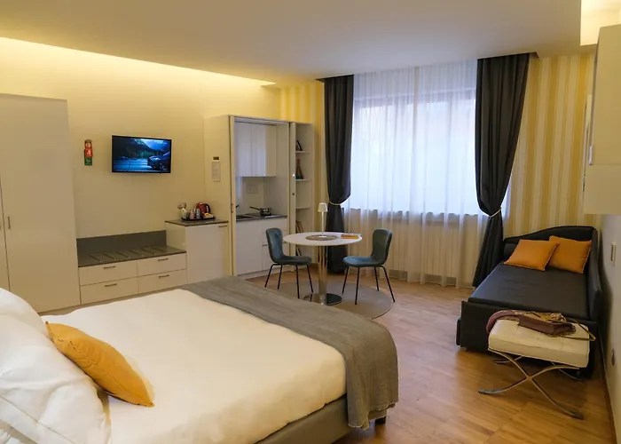 Monza City Rooms & Studios