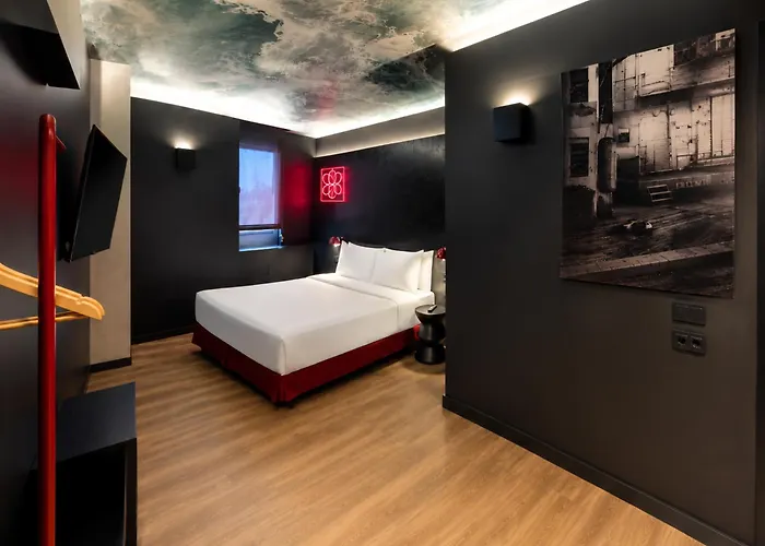 Yomo Hostal Bcn Port Barcellona