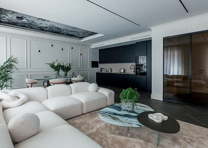 Luxurious Apartments In The Center Of Roma