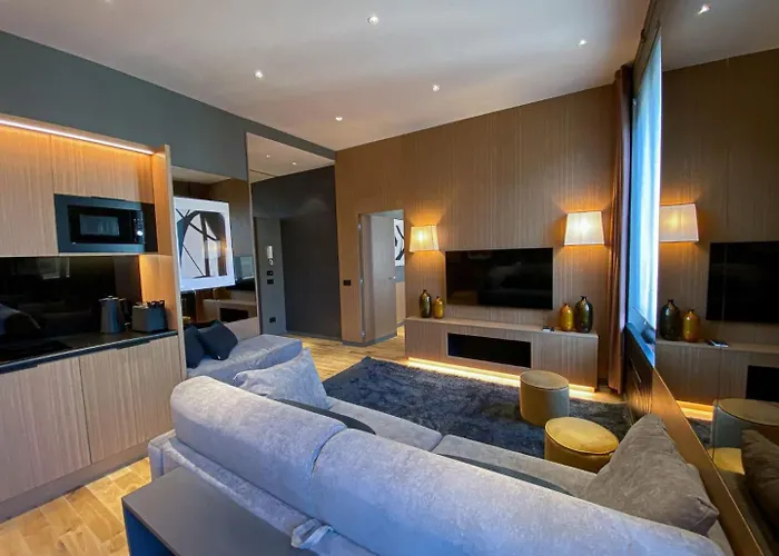 Luxurious Apartments In The Center Of Roma