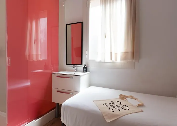 Chic & Basic Tallers Hostal Barcellona
