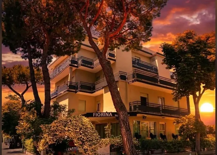 Fiorina Bed&Breakfast - Colazione fino a mezzogiorno - Beach Village gratuito - Parcheggio moto gratis e videosorvegliato Riccione