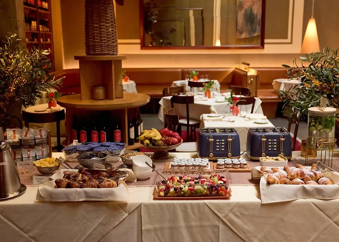 Chambers Hotel Central Park South, Sonder By Marriott Bonvoy New York