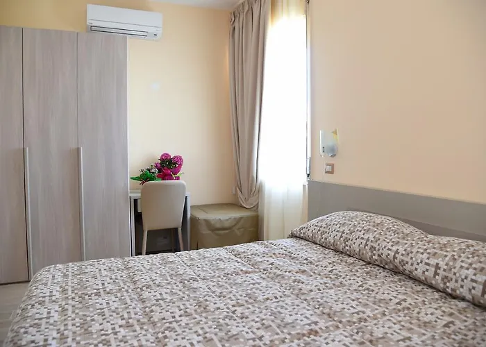 English Inn Rooms Sorrento